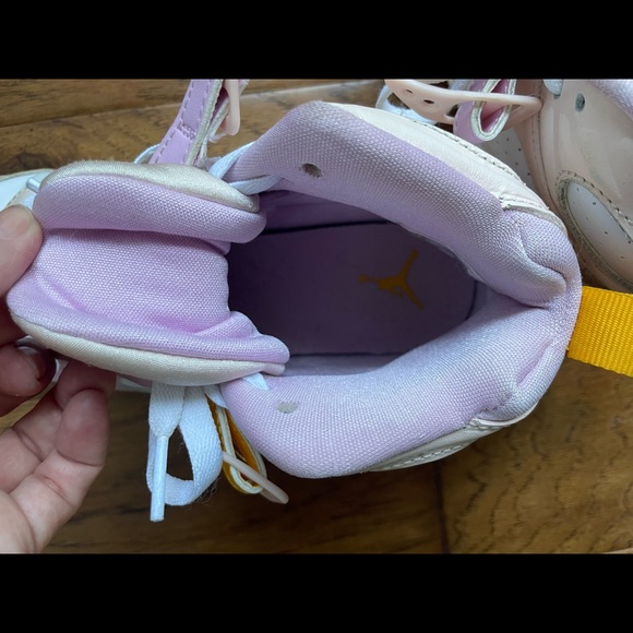 Back to school - like new girl’s AIR JORDAN 8 RETRO GS
"Arctic Punch" in size 4 - Picture 7 of 10